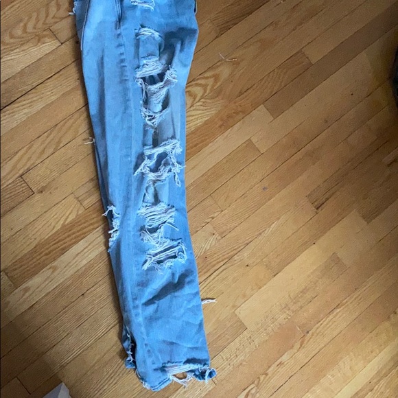 Ripped American Eagle jeans - Picture 3 of 3